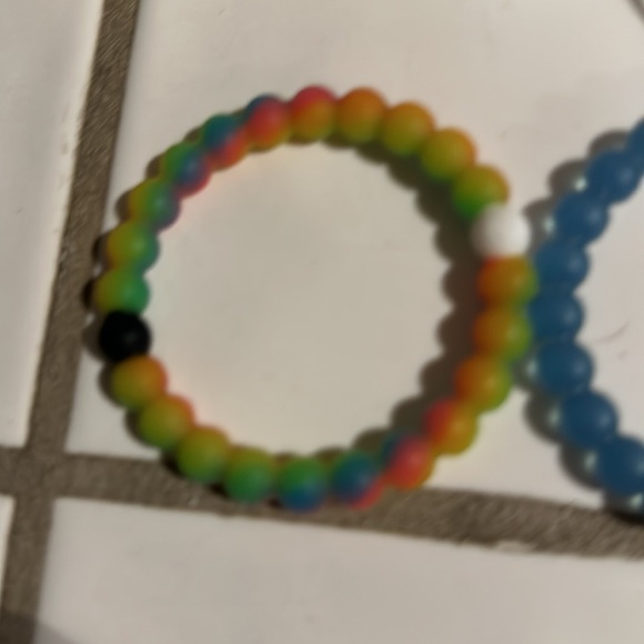 4 Lokai Brackets Authentic Various colors Great condition - Picture 5 of 5